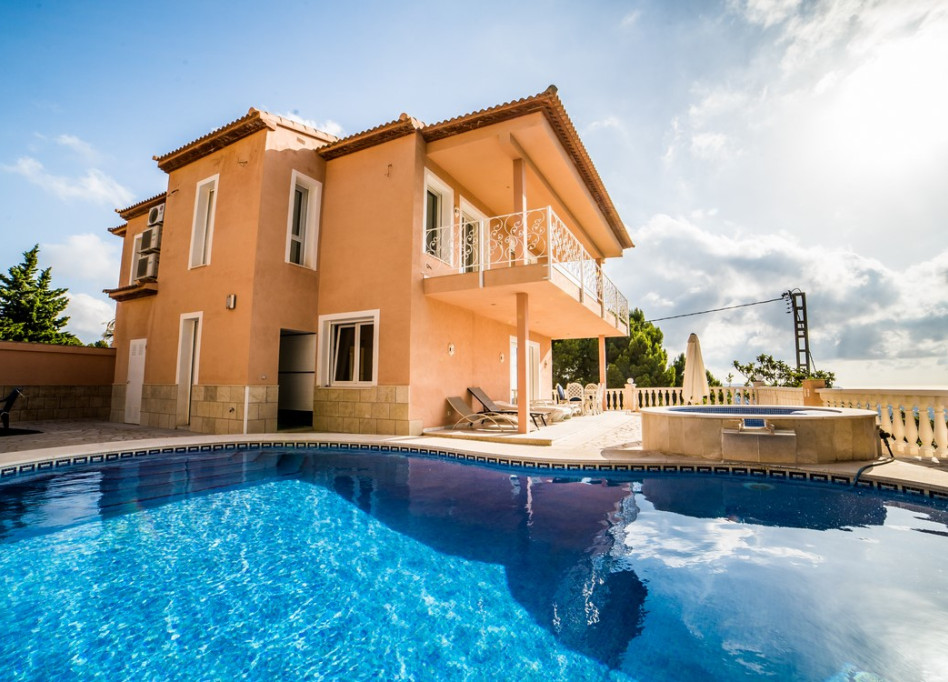 Resale - Villa - Calpe