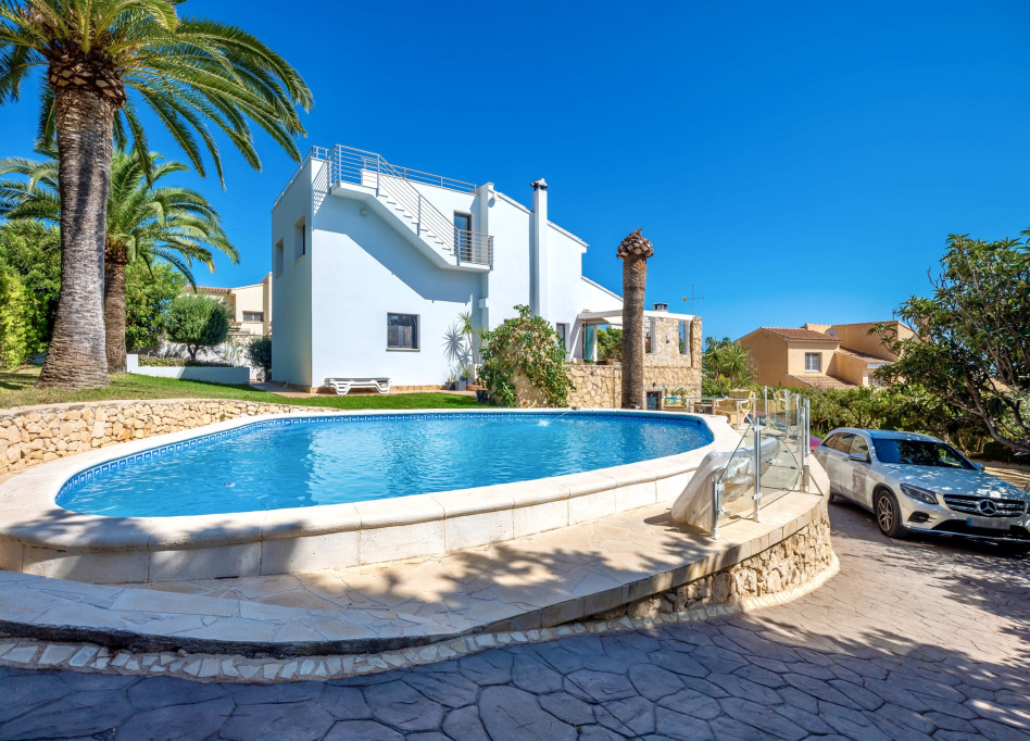 Resale - Villa - Calpe