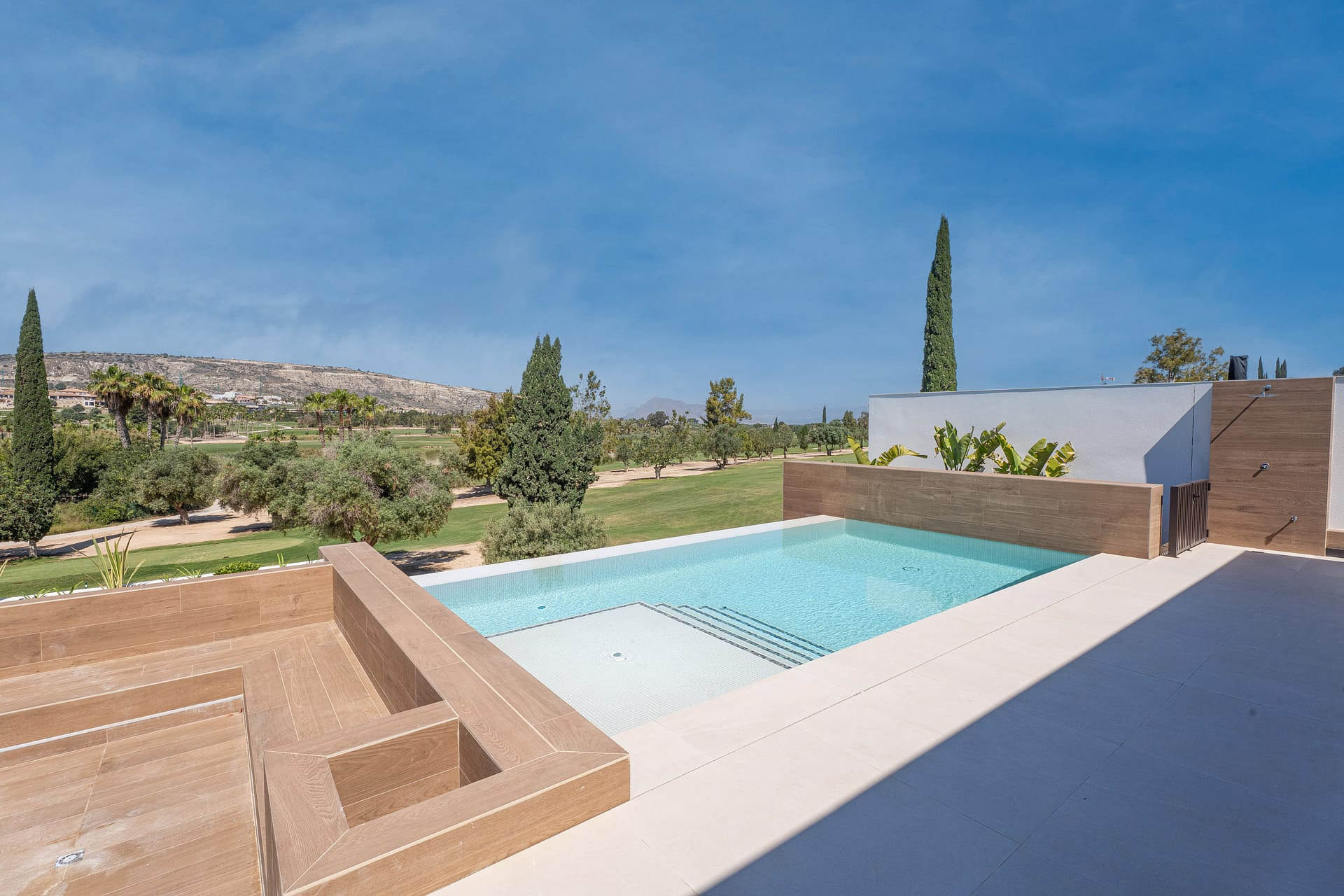 Resale - Villa - La Finca Golf Resort