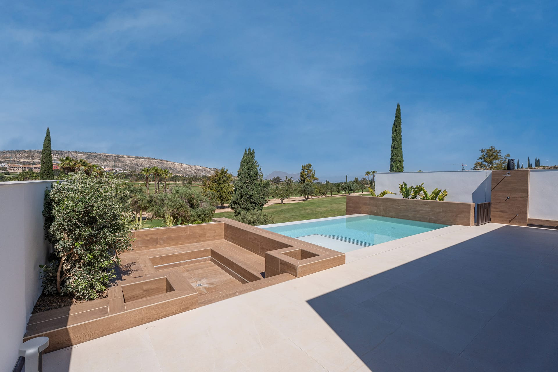 Resale - Villa - La Finca Golf Resort