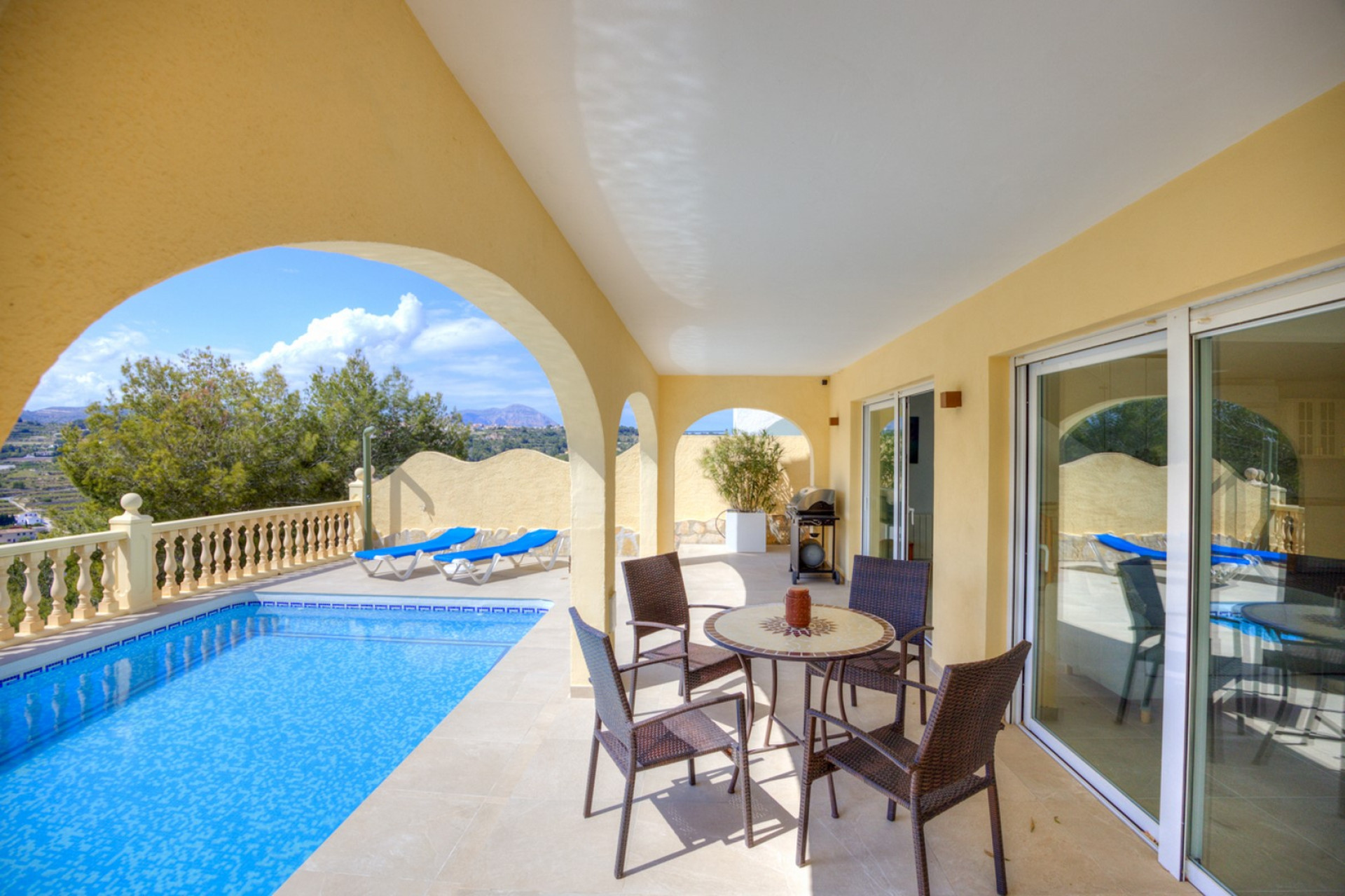 Resale - Villa - Moraira