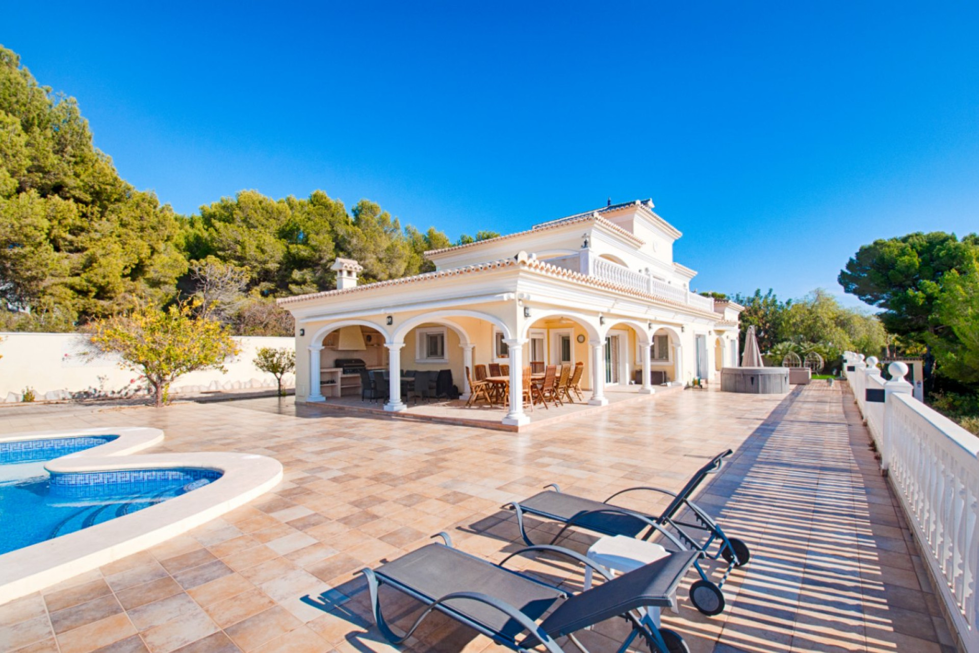 Resale - Villa - Moraira