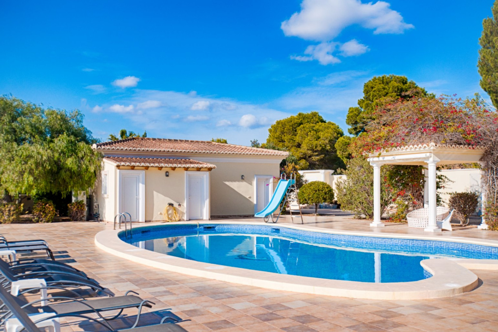 Resale - Villa - Moraira
