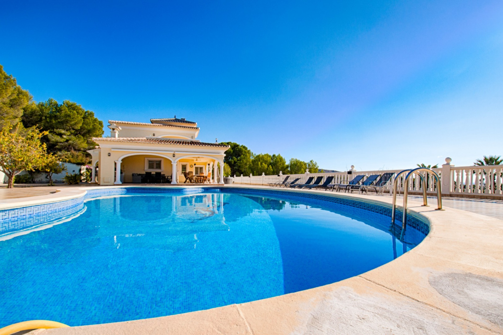 Resale - Villa - Moraira
