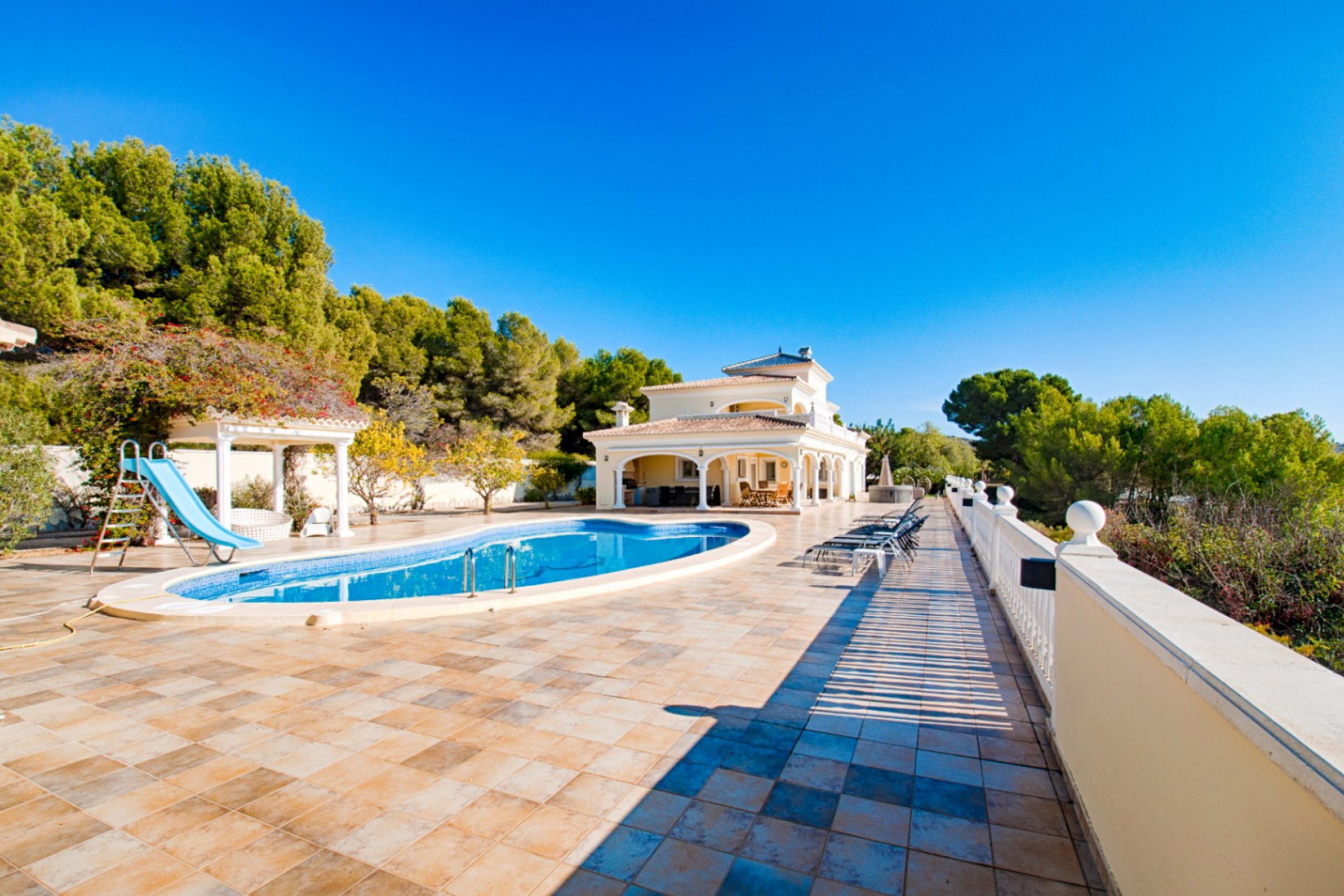 Resale - Villa - Moraira