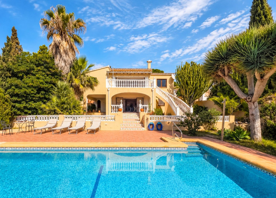 Resale - Villa - Moraira