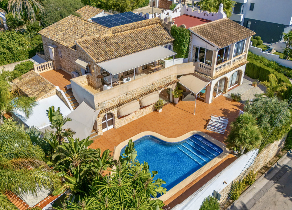Resale - Villa - Moraira