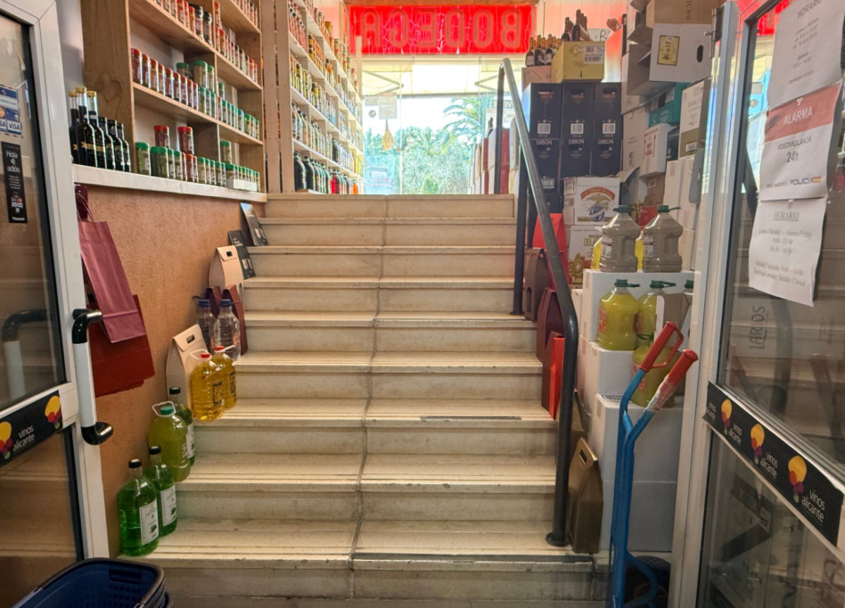 Reventa - Local comercial - Moraira - Centro