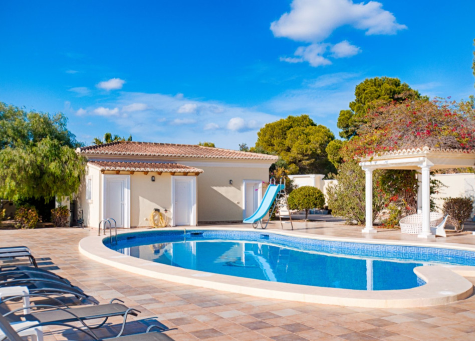 Resale - Villa - Moraira