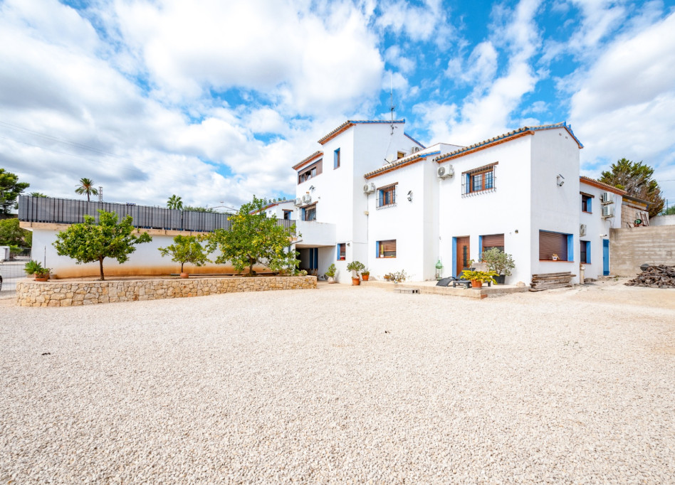 Resale - Country House / Finca - Benissa