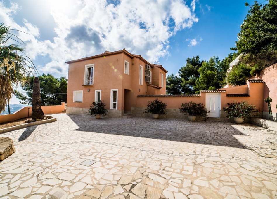 Resale - Villa - Calpe