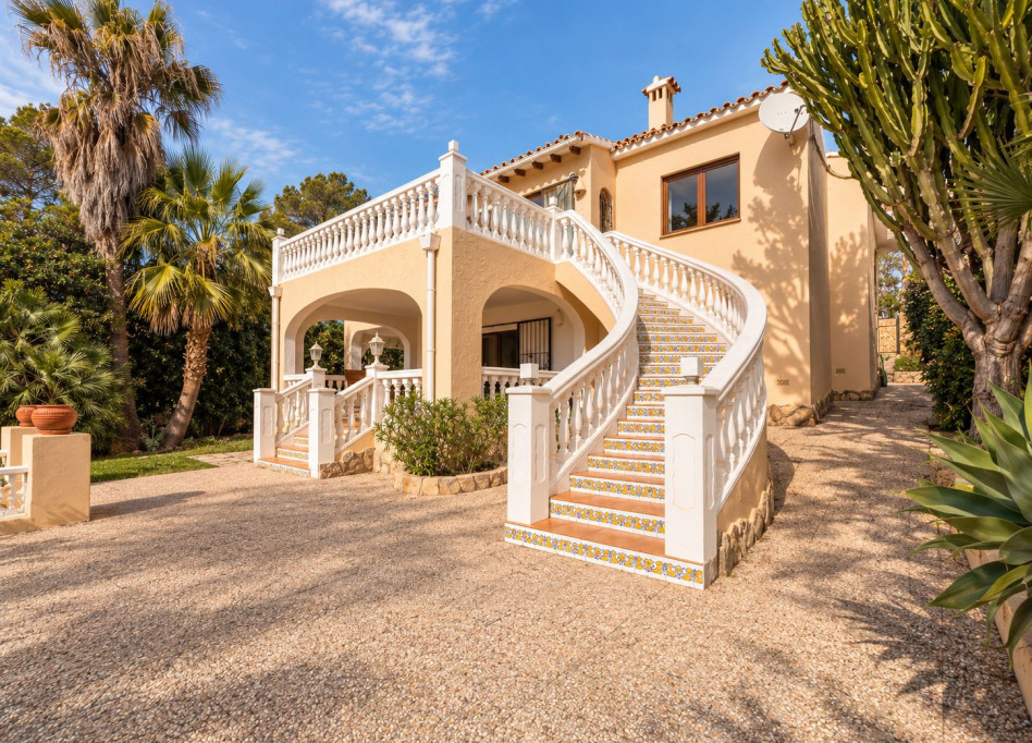 Resale - Villa - Moraira